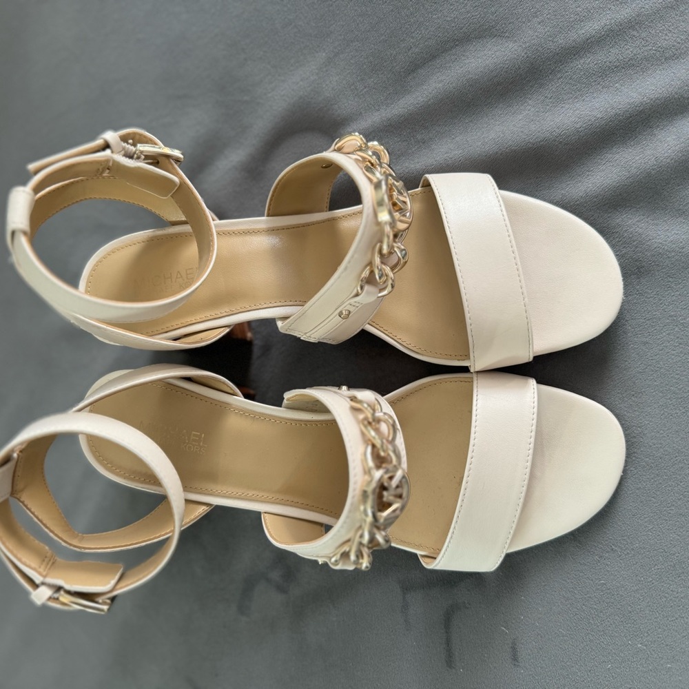 Micheal Kors Sandal size 7